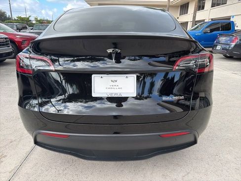 Used 2023 Tesla Model Y Performance image 5