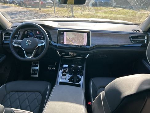 Certified 2025 Volkswagen Atlas SEL Premium R-Line image 10