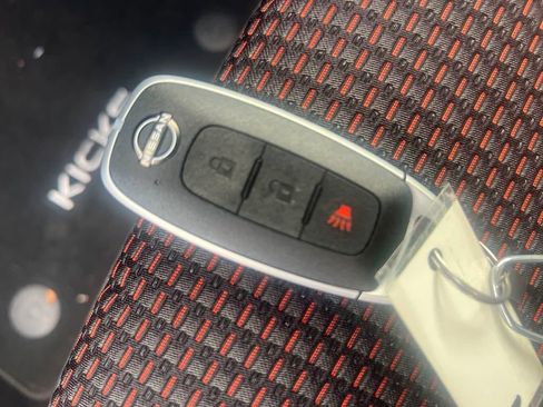 Certified 2025 Nissan Kicks SR image 29