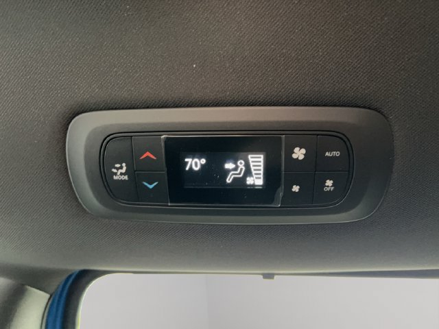 New 2027 Chrysler Pacifica Select AWD/4WD image 2