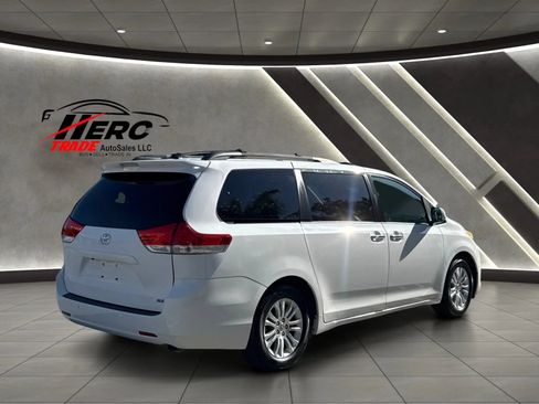 Used 2011 Toyota Sienna XLE w/ XLE Navigation Pkg FWD image 53