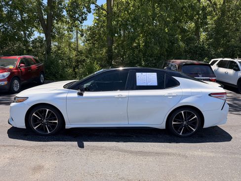 Used 2018 Toyota Camry XSE FWD image 6