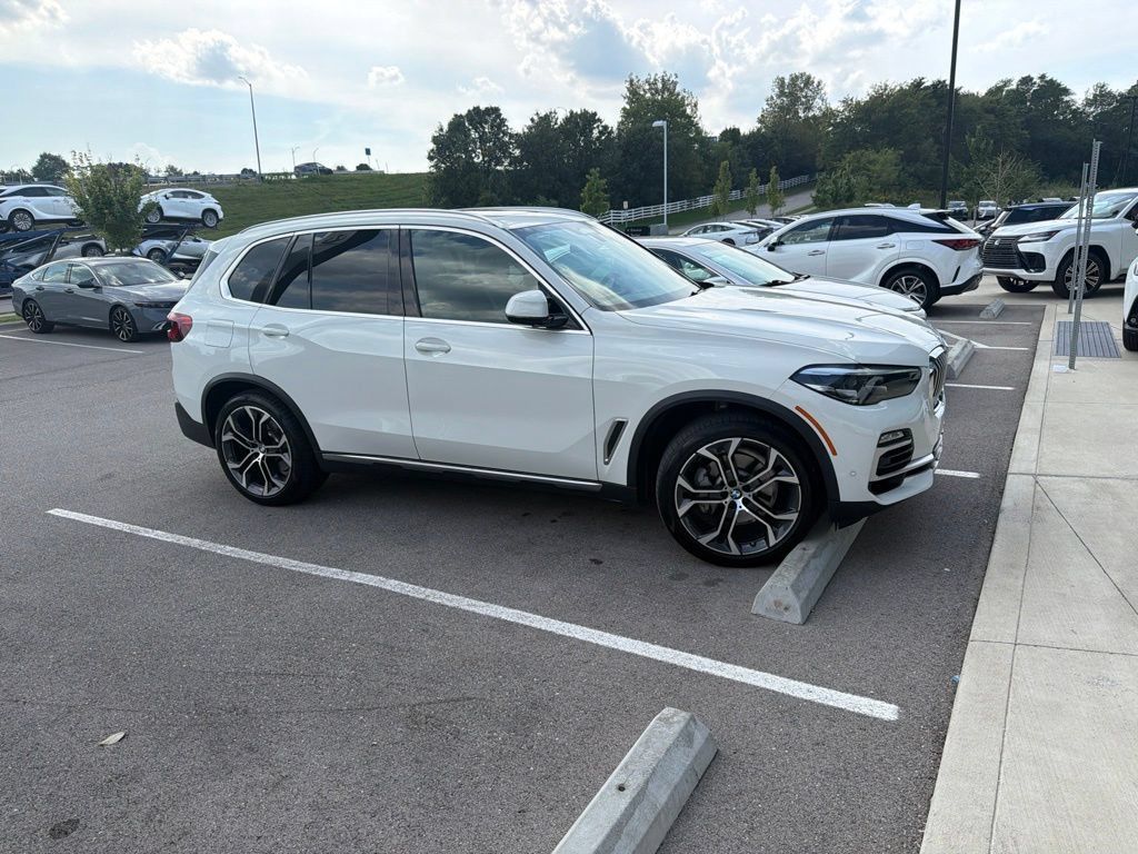 Used 2020 BMW X5 xDrive40i w/ Premium Package AWD/4WD image 4
