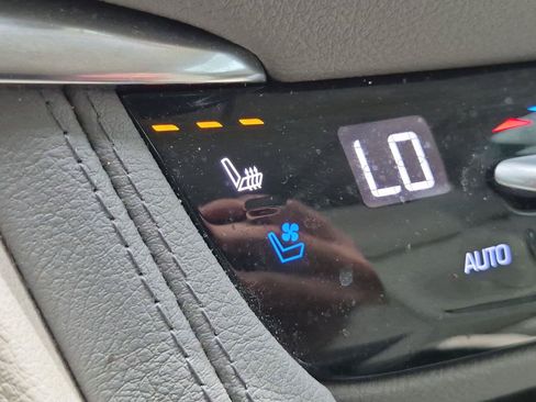 Used 2022 Cadillac XT5 Premium Luxury w/ Technology Package FWD image 19