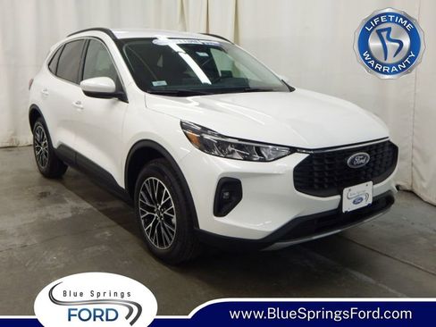 New 2025 Ford Escape SE FWD image 1