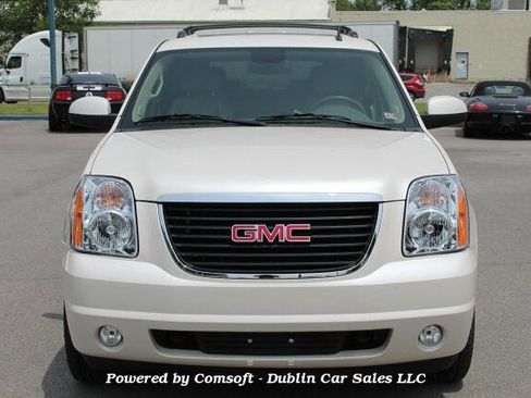 Used 2011 GMC Yukon SLT w/ SLT-2 Equipment Package image 2