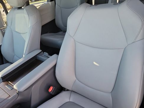 Used 2024 Toyota Sienna XLE image 7