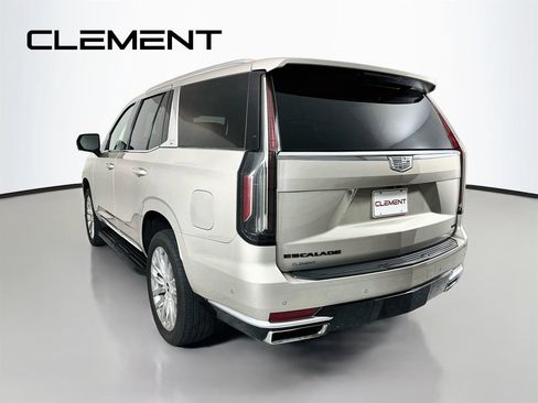 Used 2021 Cadillac Escalade Premium Luxury AWD/4WD image 10