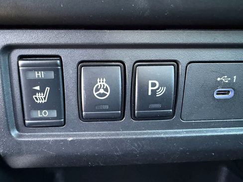 Certified 2022 Nissan Frontier SV RWD image 18