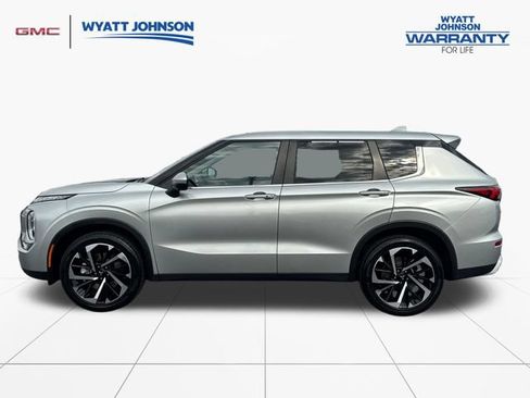 Used 2024 Mitsubishi Outlander SE FWD image 2