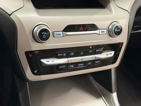Used 2023 Ford Explorer XLT w/ Equipment Group 202A AWD/4WD image 16