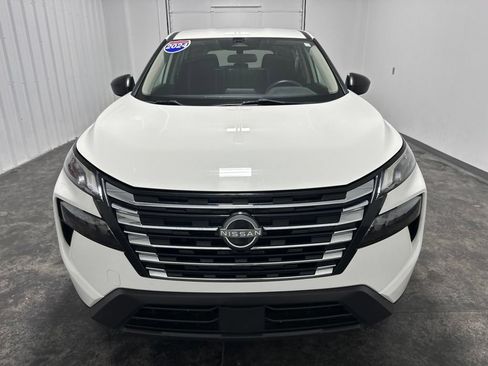 Used 2024 Nissan Rogue S AWD/4WD image 2