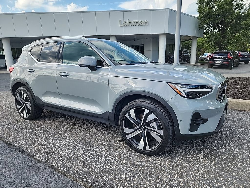 Certified 2024 Volvo XC40 B5 Plus w/ Climate Package AWD/4WD image 1