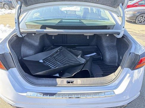 Used 2023 Nissan Altima 2.5 SR w/ SR Premium Package image 12