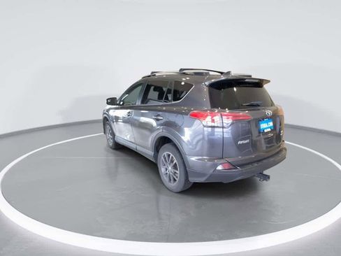 Used 2018 Toyota RAV4 LE image 7