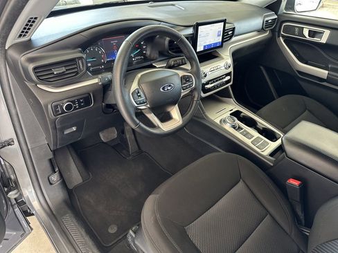 Used 2024 Ford Explorer XLT image 12
