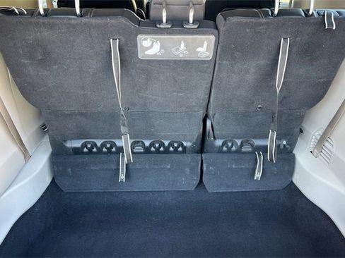 Used 2020 Chrysler Pacifica Touring-L image 17