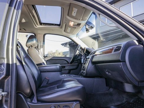 Used 2011 GMC Yukon XL SLT image 28