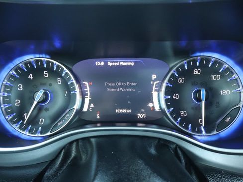 Used 2019 Chrysler Pacifica Limited w/ Advanced Safetytec Group FWD image 34