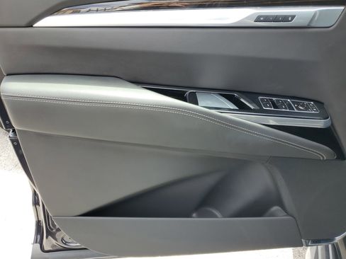 Used 2025 Cadillac Escalade Premium Luxury image 18