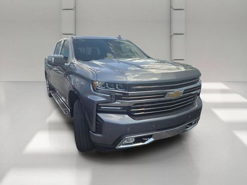 Used 2019 Chevrolet Silverado 1500 High Country w/ Technology Package AWD/4WD image 3