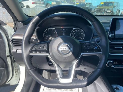 Used 2020 Nissan Altima 2.0 Platinum FWD image 15