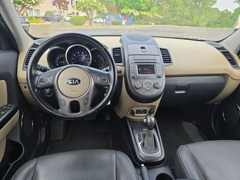 Used 2013 Kia Soul ! FWD image 13