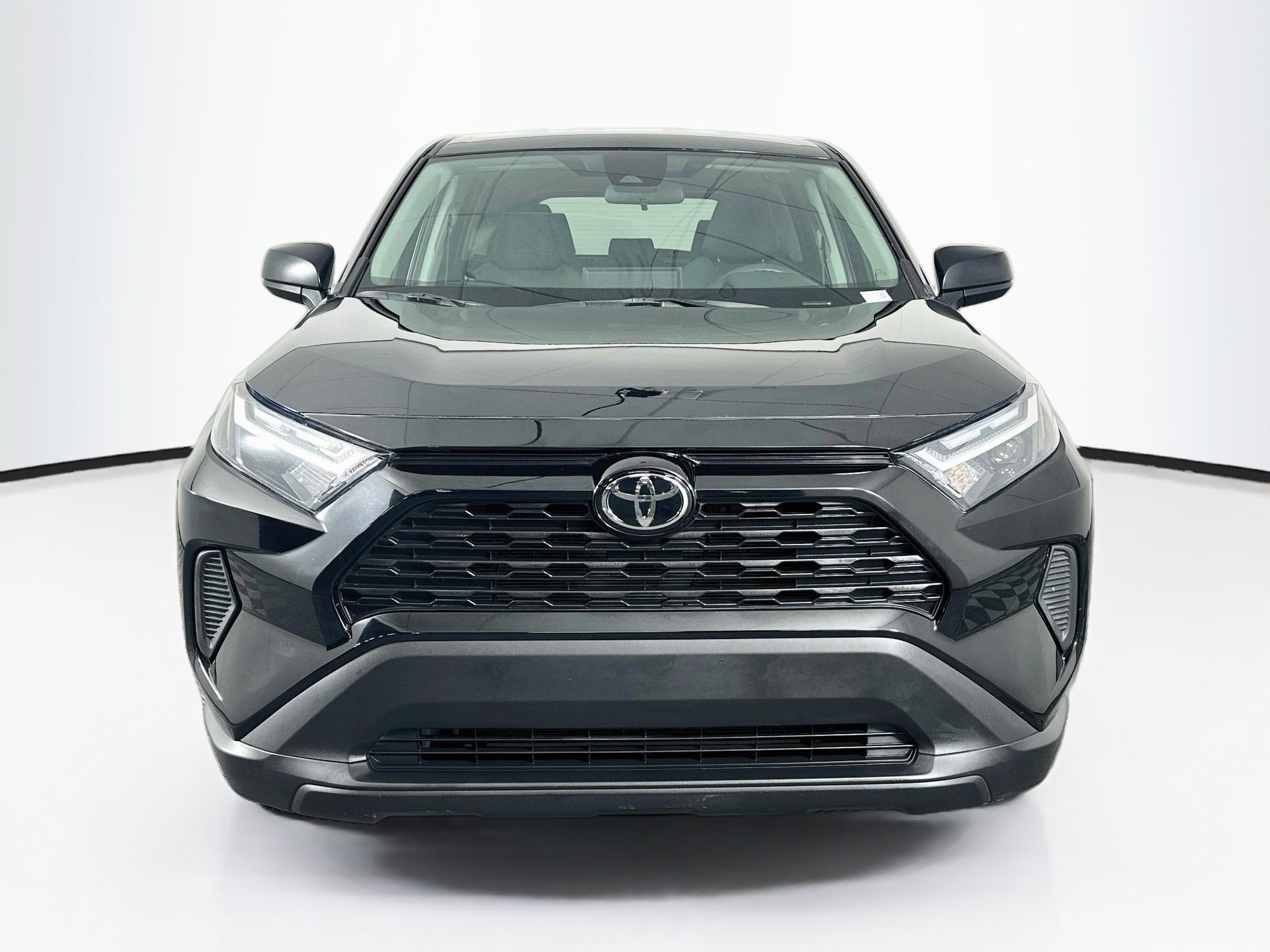 Used 2025 Toyota RAV4 LE AWD/4WD image 2