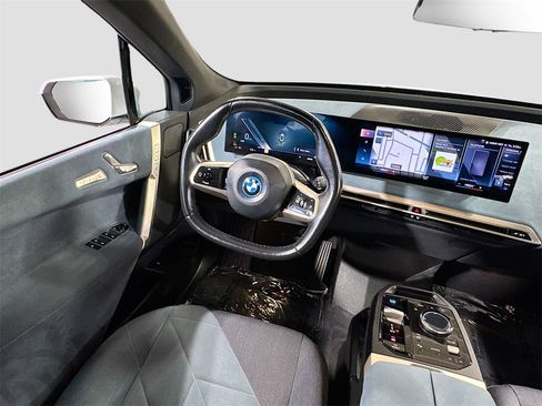 Used 2023 BMW iX xDrive50 w/ Sport Package image 15