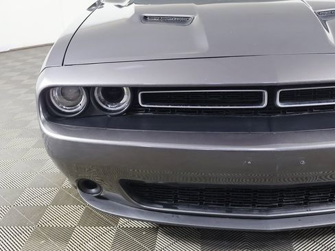 Used 2019 Dodge Challenger SXT image 10
