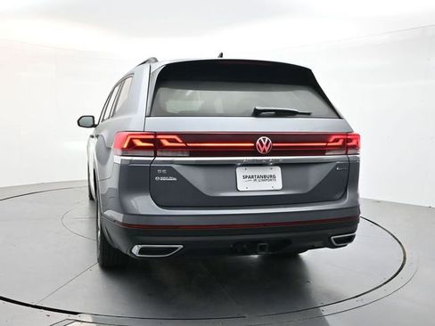 Used 2024 Volkswagen Atlas SE AWD/4WD image 6