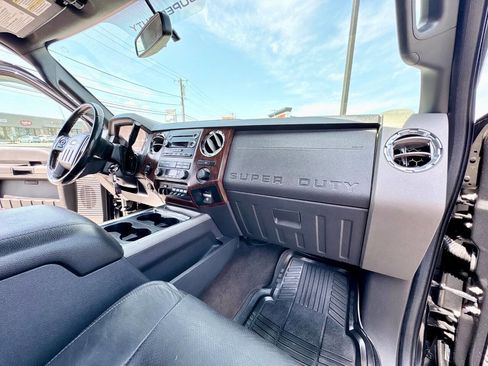 Used 2012 Ford F250 Lariat w/ Lariat Interior Pkg image 23