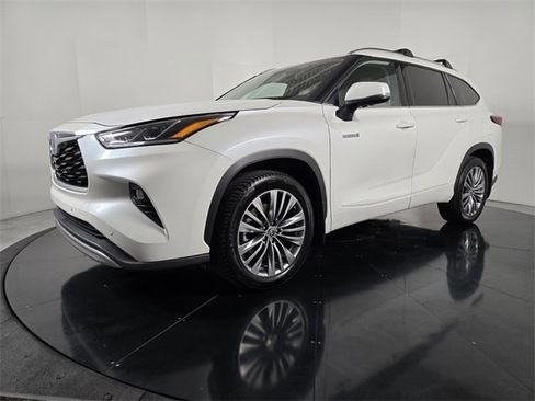 Used 2020 Toyota Highlander Limited Platinum image 2
