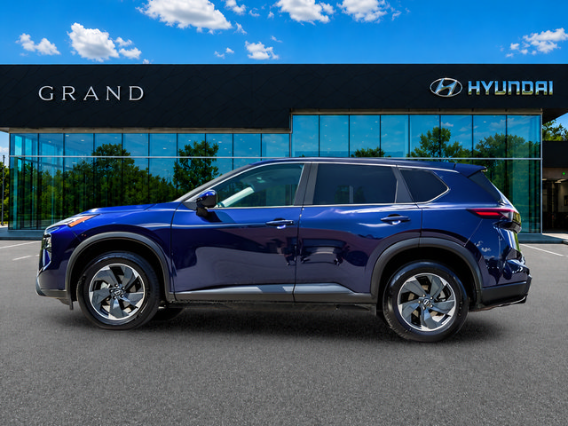 Used 2025 Nissan Rogue SV AWD/4WD image 3