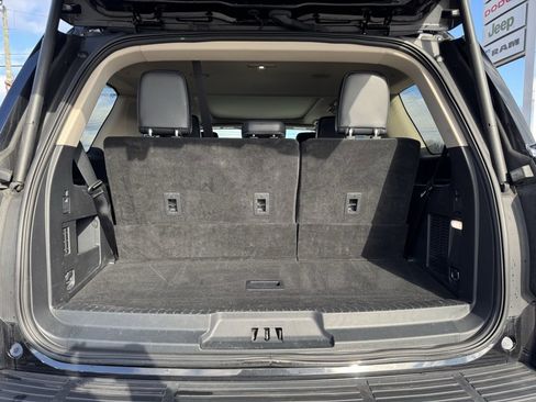 Used 2023 Ford Expedition XLT image 5