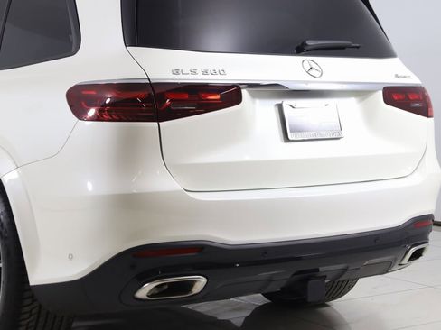 Used 2024 Mercedes-Benz GLS 580 4MATIC image 30