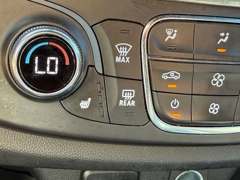 Used 2023 Chevrolet Traverse LT FWD image 24