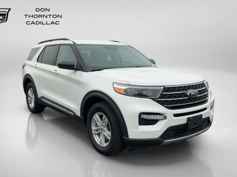 Used 2022 Ford Explorer XLT w/ Equipment Group 202A AWD/4WD image 3