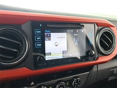 Used 2018 Toyota Tacoma TRD Off-Road image 28