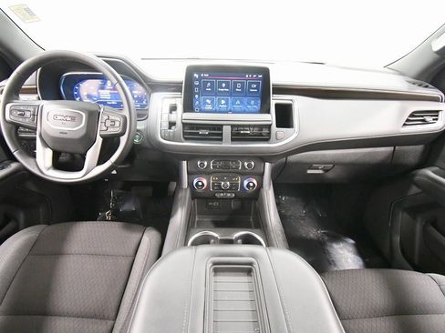 Used 2024 GMC Yukon SLE image 3