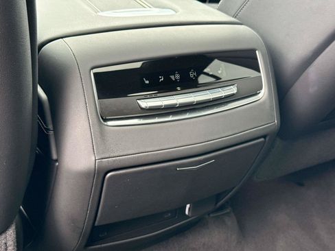 Used 2025 Cadillac Escalade ESV Sport AWD/4WD image 16