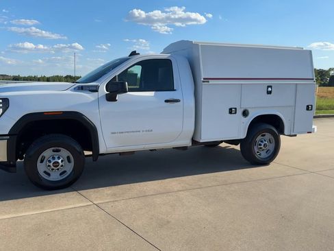 Used 2024 GMC Sierra 2500 Pro w/ Convenience Package AWD/4WD image 4