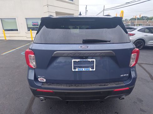 Used 2021 Ford Explorer XLT w/ Equipment Group 202A AWD/4WD image 4