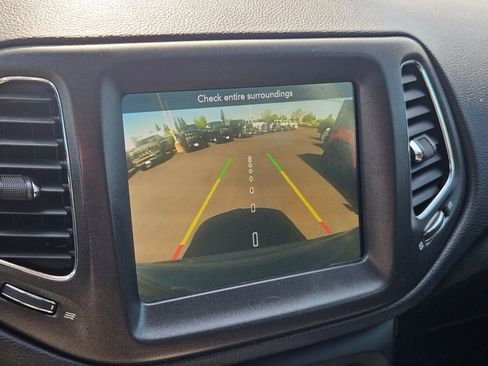 Used 2020 Jeep Compass Trailhawk AWD/4WD image 19