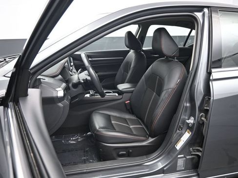 Used 2024 Nissan Altima 2.5 SR FWD image 23