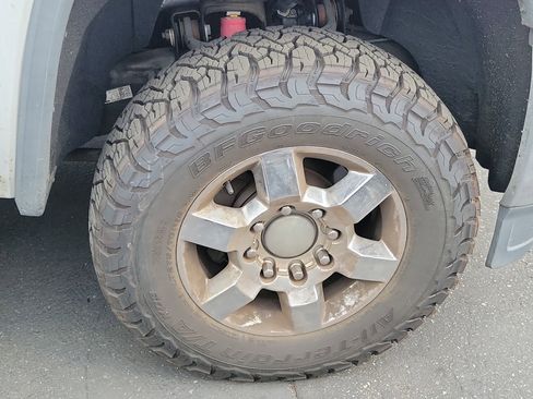 Used 2017 GMC Sierra 2500 SLT AWD/4WD image 3