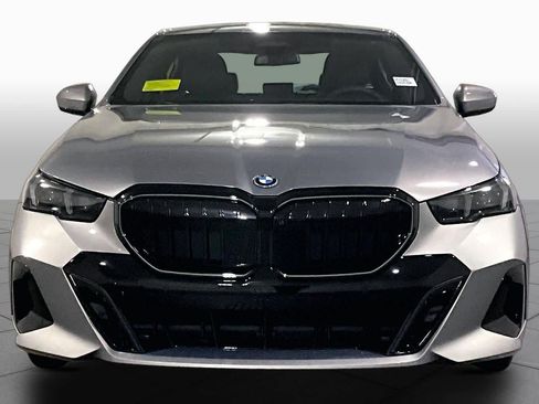New 2027 BMW 550e xDrive AWD/4WD image 2
