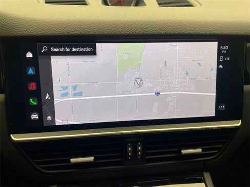 Used 2022 Porsche Cayenne Platinum Edition image 9