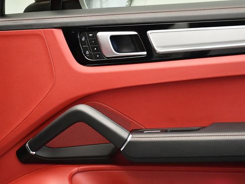 Used 2023 Porsche Cayenne image 48