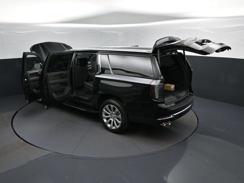 New 2026 Chevrolet Suburban Premier RWD image 47